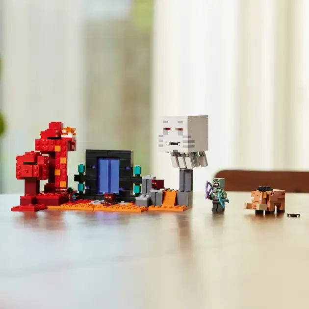 Изображение Конструктор LEGO Minecraft Засада у портала в Нижний мир 352 деталей (21255)