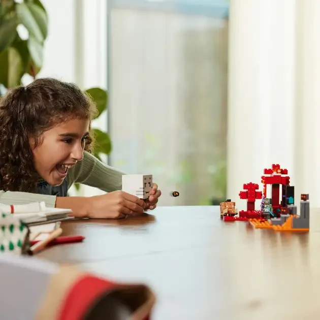 Заказать Конструктор LEGO Minecraft Засада у портала в Нижний мир 352 деталей (21255)