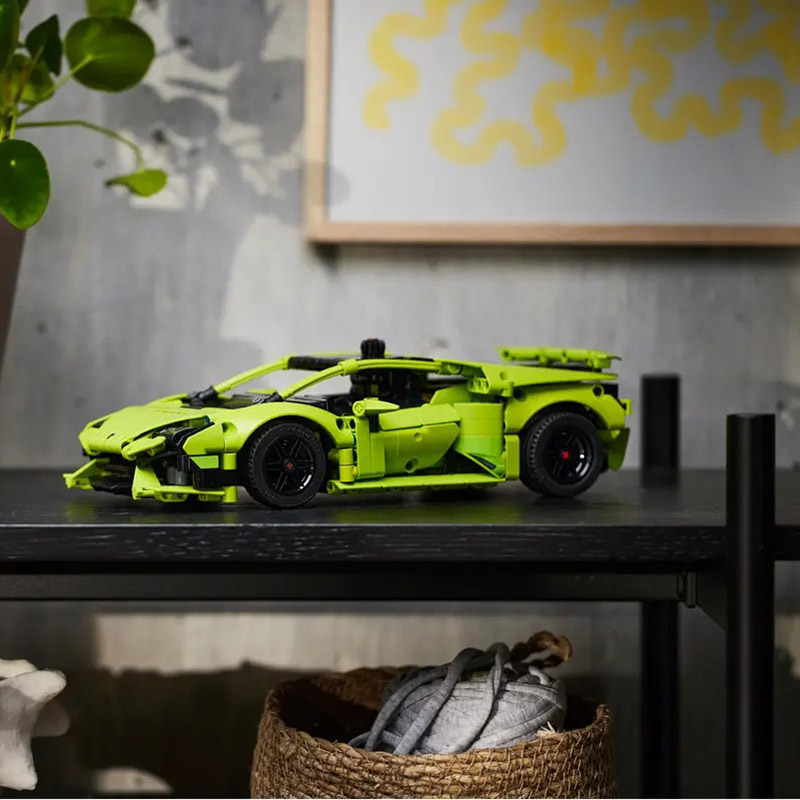 Внешний вид Конструктор LEGO Technic Lamborghini Huracan (42161)