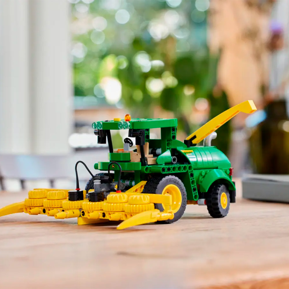 Зовнішній вигляд Конструктор LEGO Technic Кормозбиральний Комбайн John Deere 9700 (42168)