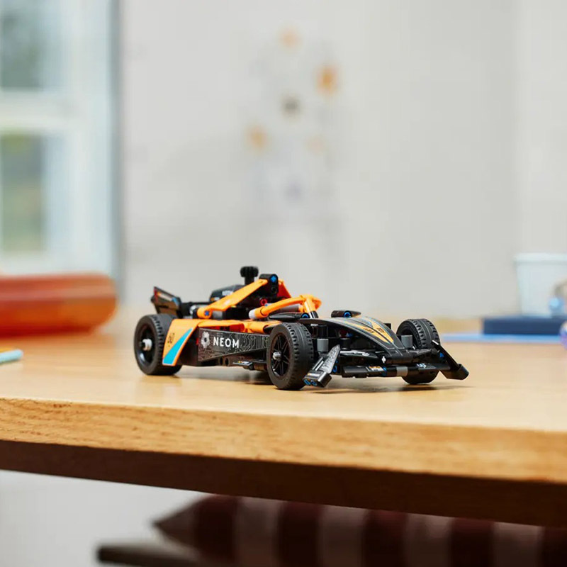 Зображення Конструктор LEGO Technic NEOM McLaren Formula E (42169)