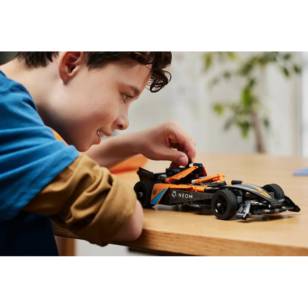 Покупка Конструктор LEGO Technic NEOM McLaren Formula E (42169)