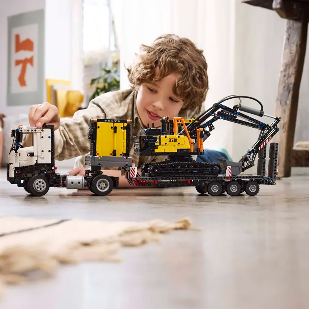 Заказать Конструктор LEGO Technic Volvo FMX и Электрический экскаватор EC230