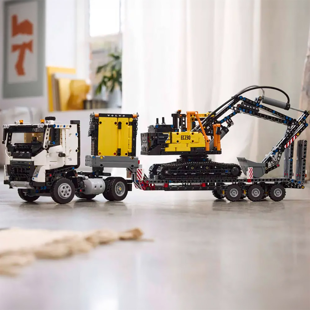 В Україні Конструктор LEGO Technic Volvo FMX та Електричний екскаватор EC230