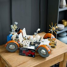 Конструктор LEGO Technic Лунный автомобиль NASA Apollo (42182)