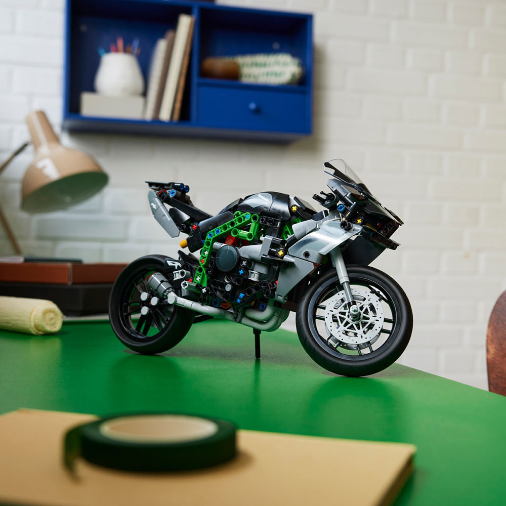 Зовнішній вигляд Конструктор LEGO Technic Kawasaki Ninja H2R (42170)