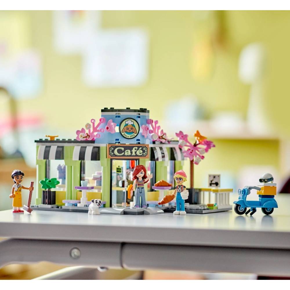 Фото Конструктор LEGO Friends Кофейня Хартлейк-Сити (42618)