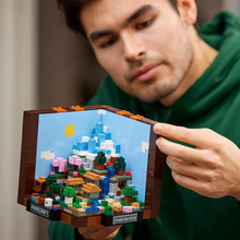 Конструктор LEGO Minecraft Верстак 1195 деталей (21265)