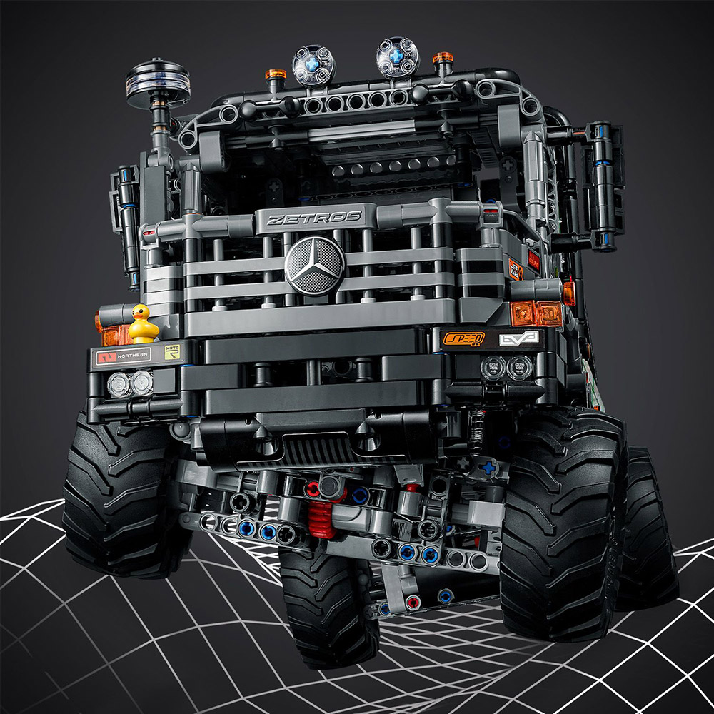 Зовнішній вигляд Конструктор LEGO Technic Повнопривідна вантажівка-позашляховик Mercedes-Benz Zetros 2110 деталей (42129)