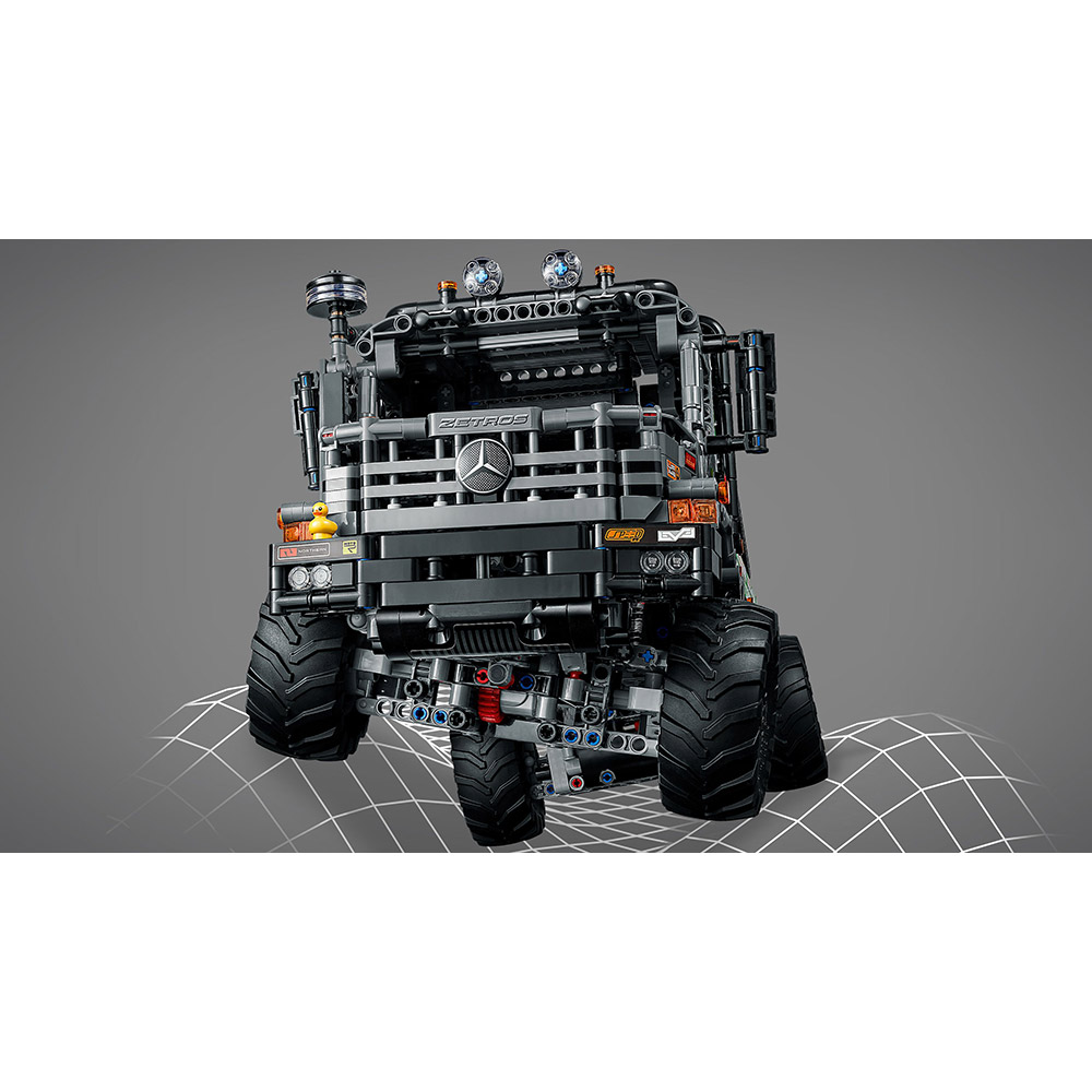 Огляд Конструктор LEGO Technic Повнопривідна вантажівка-позашляховик Mercedes-Benz Zetros 2110 деталей (42129)