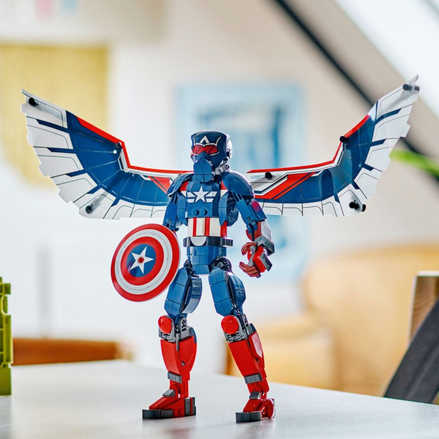 Зовнішній вигляд Конструктор LEGO Marvel Фігурка Нового Капітана Америка для збирання 359 деталей (76296)