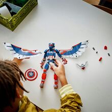 Конструктор LEGO Marvel Фігурка Нового Капітана Америка для збирання 359 деталей (76296)