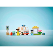 Конструктор LEGO DUPLO Скорая помощь и водитель 19 деталей (10447)