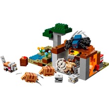 Конструктор LEGO Minecraft Шахтна експедиція Броненосець 247 деталей (21269)