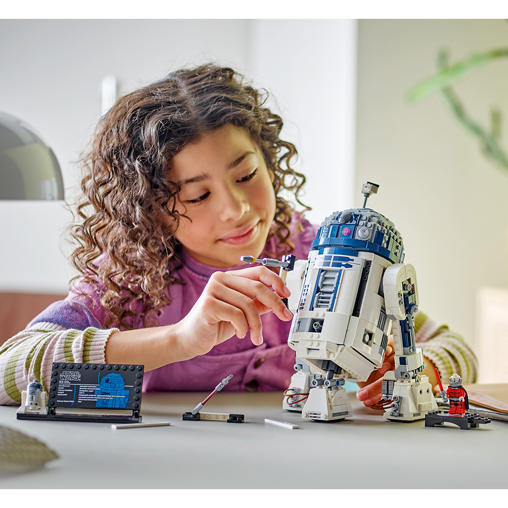 Зовнішній вигляд Конструктор LEGO Star Wars R2-D2 1050 деталей (75379)