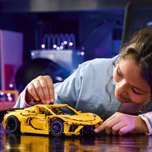 Конструктор LEGO Technic Chevrolet Corvette Stingray 732 деталі (42205)