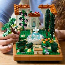 Конструктор LEGO Icons Сад фонтанов 1302 детали (10359)