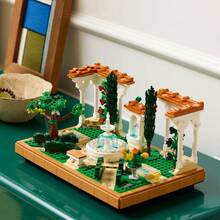 Конструктор LEGO Icons Сад фонтанов 1302 детали (10359)
