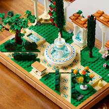 Конструктор LEGO Icons Сад фонтанов 1302 детали (10359)