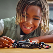 Конструктор LEGO Speed Champions Автомобиль для гонок MoneyGram Haas F1 Team VF-24 242 детали (77250)
