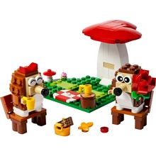 Конструктор LEGO Iconic Романтический пикник ежиков 166 деталей (40711)