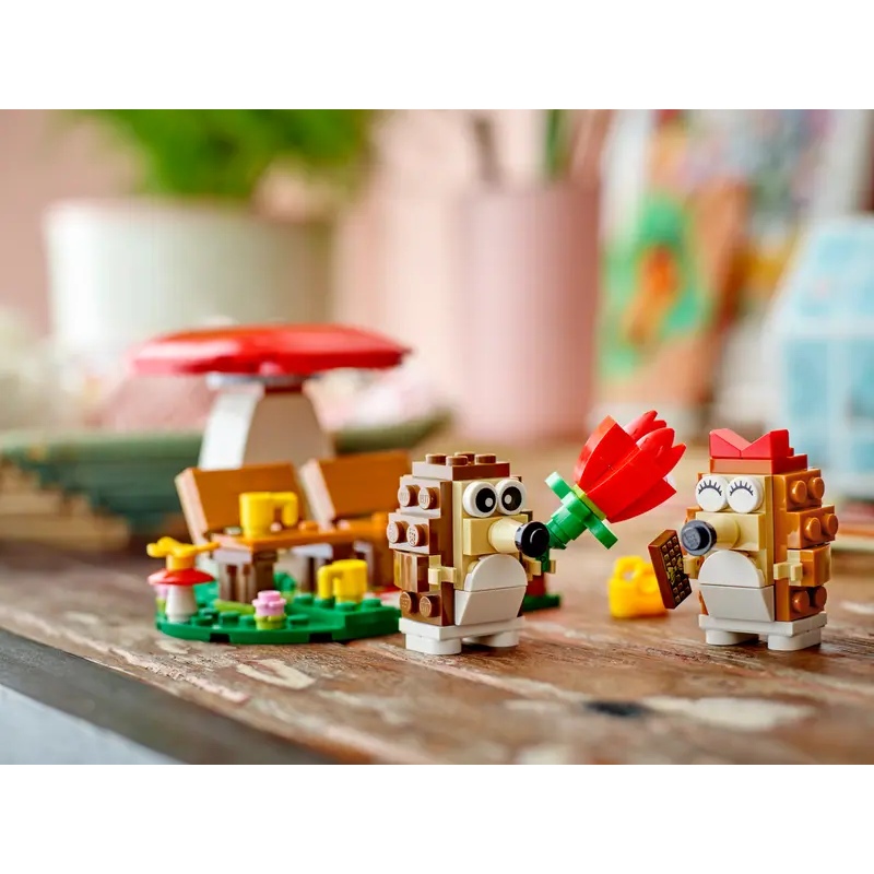 Внешний вид Конструктор LEGO Iconic Романтический пикник ежиков 166 деталей (40711)