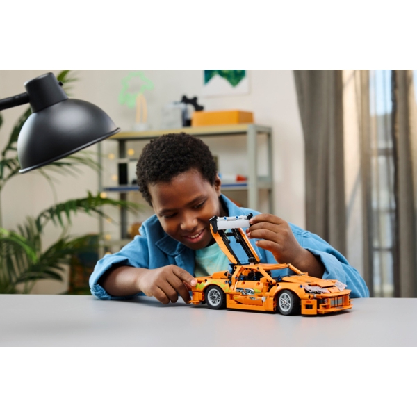 Внешний вид Конструктор LEGO Technic Fast and Furious Toyota Supra MK4 810 деталей (42204)