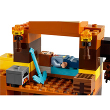 Конструктор LEGO Minecraft Залишена шахта в безплідних землях 538 деталей (21263)
