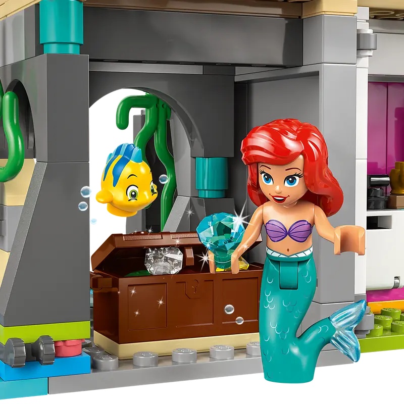 Конструктор LEGO Disney Princess Замок принцеси та королівські улюбленці 787 деталей (43267) Серія Lego Disney Princess