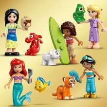 Конструктор LEGO Disney Princess Замок принцеси та королівські улюбленці 787 деталей (43267)