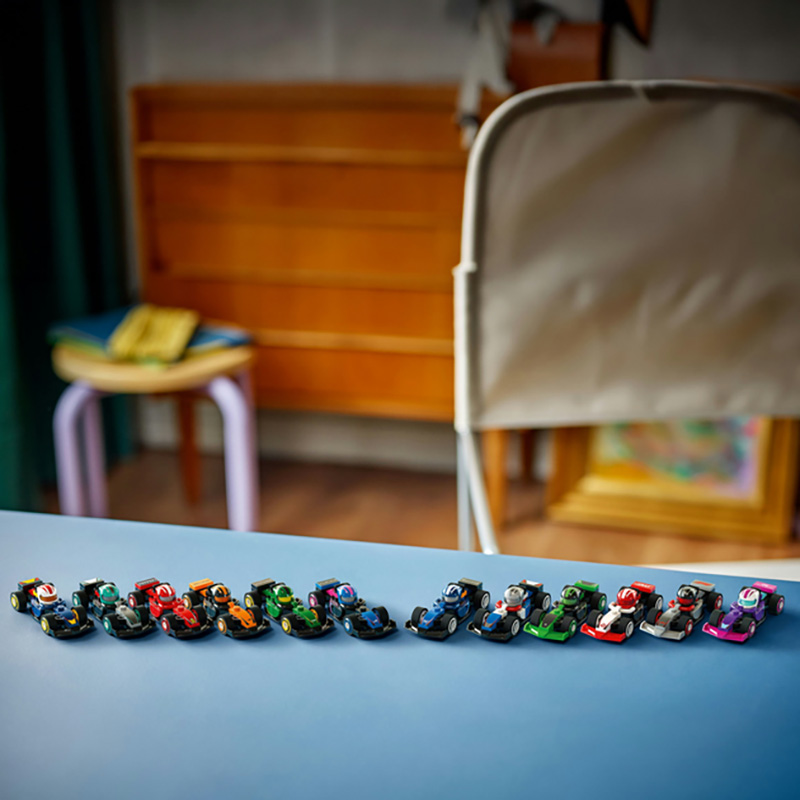 Конструктор LEGO Minifigures Колекційні автомобілі для гонок F1 29 деталей (71049) Серія Lego Minifigures
