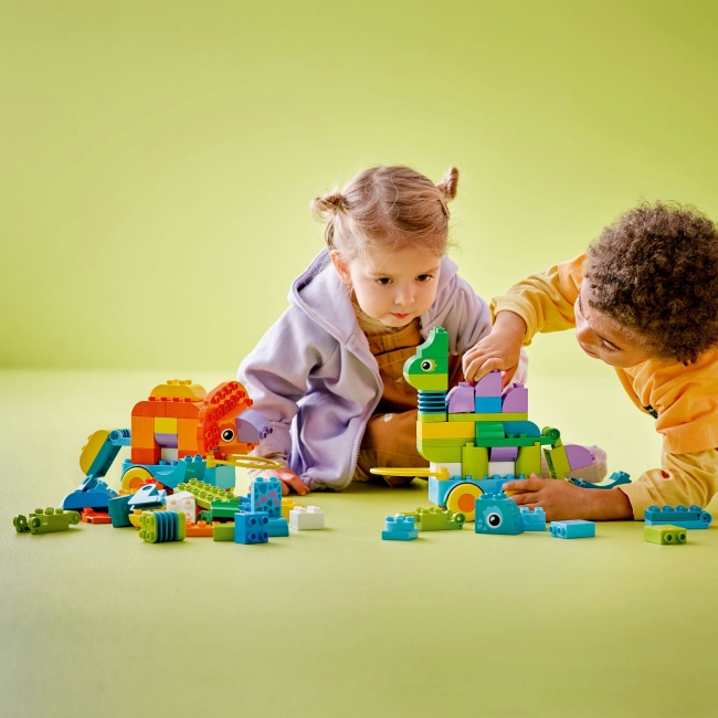 Заказать Конструктор LEGO DUPLO Town Динозавры на колесах 3 в 1 108 деталей (10451)
