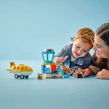 Конструктор LEGO DUPLO Town Впервые в аэропорту 23 детали (10443-)