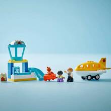 Конструктор LEGO DUPLO Town Впервые в аэропорту 23 детали (10443-)
