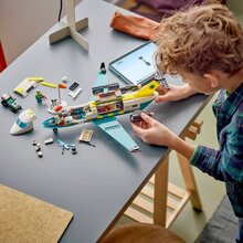 Конструктор LEGO City Самолет скорой помощи (60465)