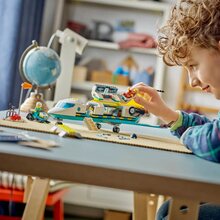 Конструктор LEGO City Самолет скорой помощи (60465)