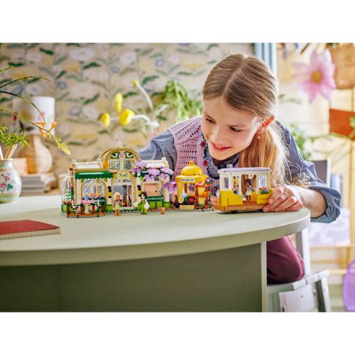 Фото Конструктор LEGO Friends Кофейня с растениями и цветочный магазин 1138 деталей (42671)