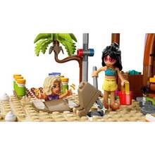 Конструктор LEGO Friends Пляжний курорт для сімейного відпочинку 1140 деталей (42673)