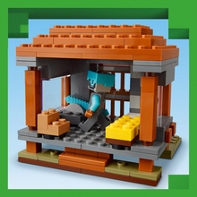 Конструктор LEGO Minecraft Аванпост разбойников и опустошитель (21278)