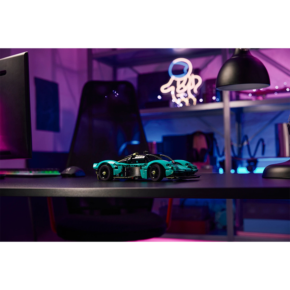 В Україні Конструктор LEGO Technic Aston Martin Valkyrie (42208)