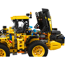 Конструктор LEGO Technic Колесный загрузчик Volvo L120 Electric (42209)