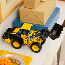 Конструктор LEGO Technic Колесный загрузчик Volvo L120 Electric (42209)
