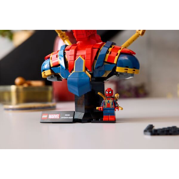 Фото Конструктор LEGO Super Heroes Погруддя Залізної Людини-Павука (76326)