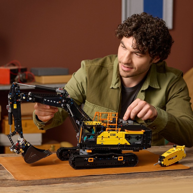 Зовнішній вигляд Конструктор LEGO Technic Volvo EC500 Hybrid (42215)