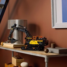 Конструктор LEGO Technic Volvo EC500 Hybrid (42215)