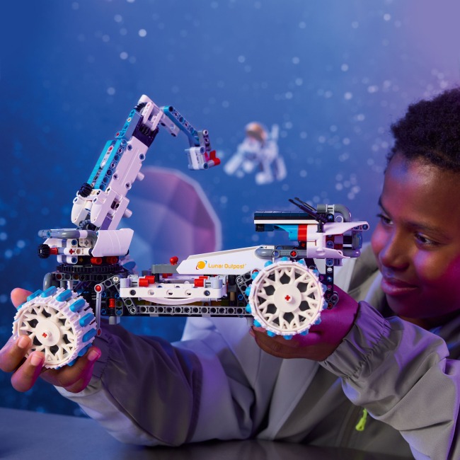 Зовнішній вигляд Конструктор LEGO Technic Місяць Lunar Outpost Космічний корабель (42211)