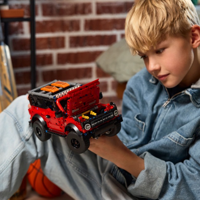 Зовнішній вигляд Конструктор LEGO Technic Позашляховик Ford Bronco (42213)