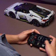 Конструктор LEGO Technic Суперкар Lamborghini Revuelto (42214)