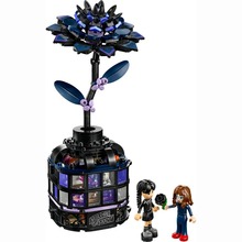 Конструктор LEGO Wednesday Квітка чорної жоржини (76784)