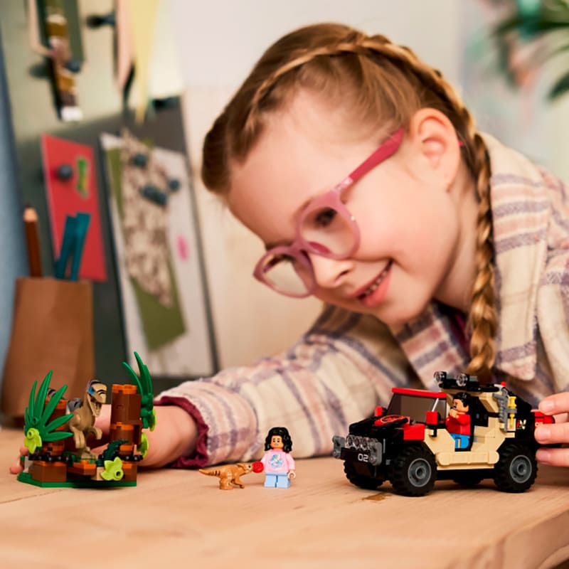Конструктор LEGO Jurassic World Втеча по бездоріжжю від раптора 285 ел (76972) Тип транспорту позашляховик